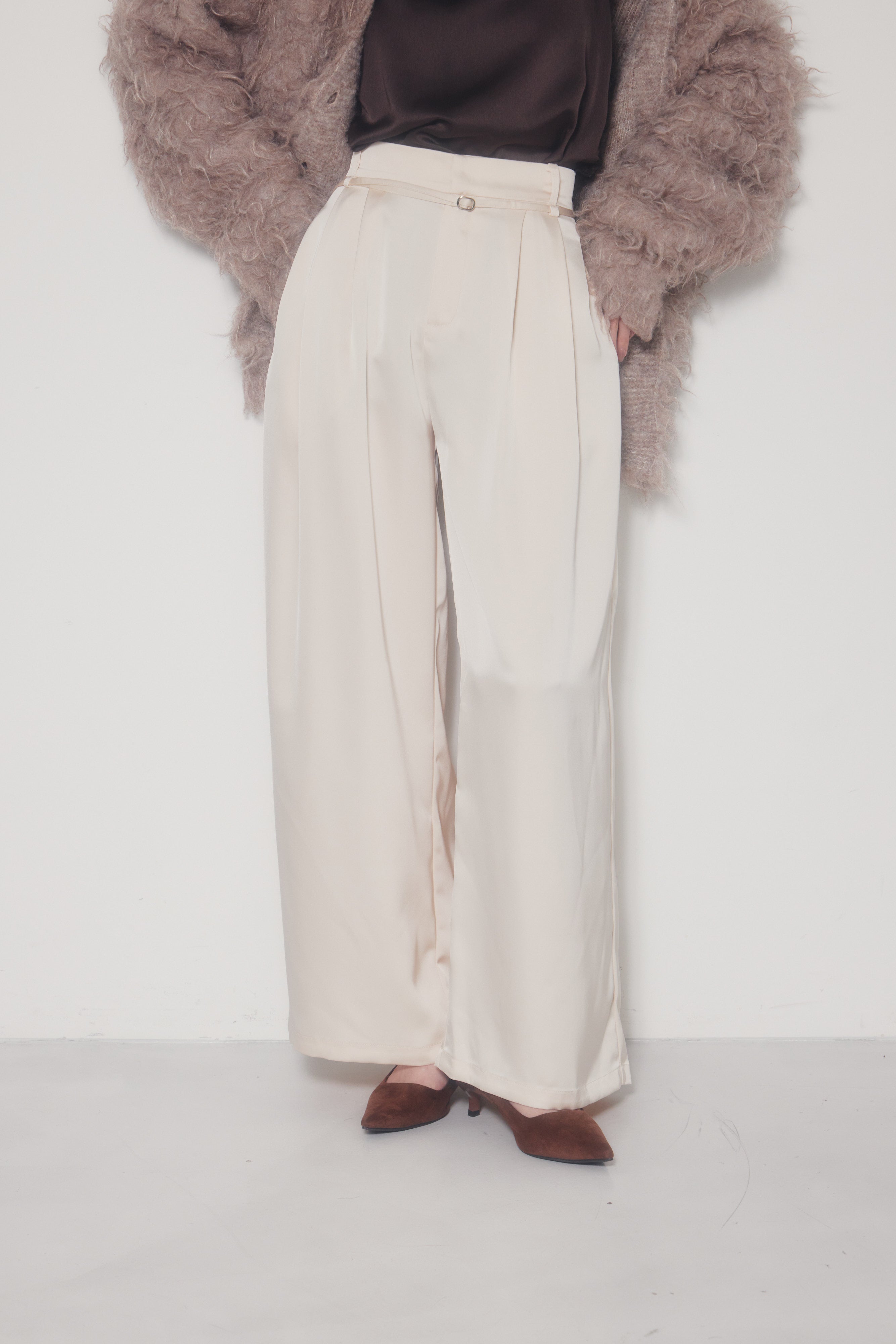 [gift] Satin Two Tuck Slacks
