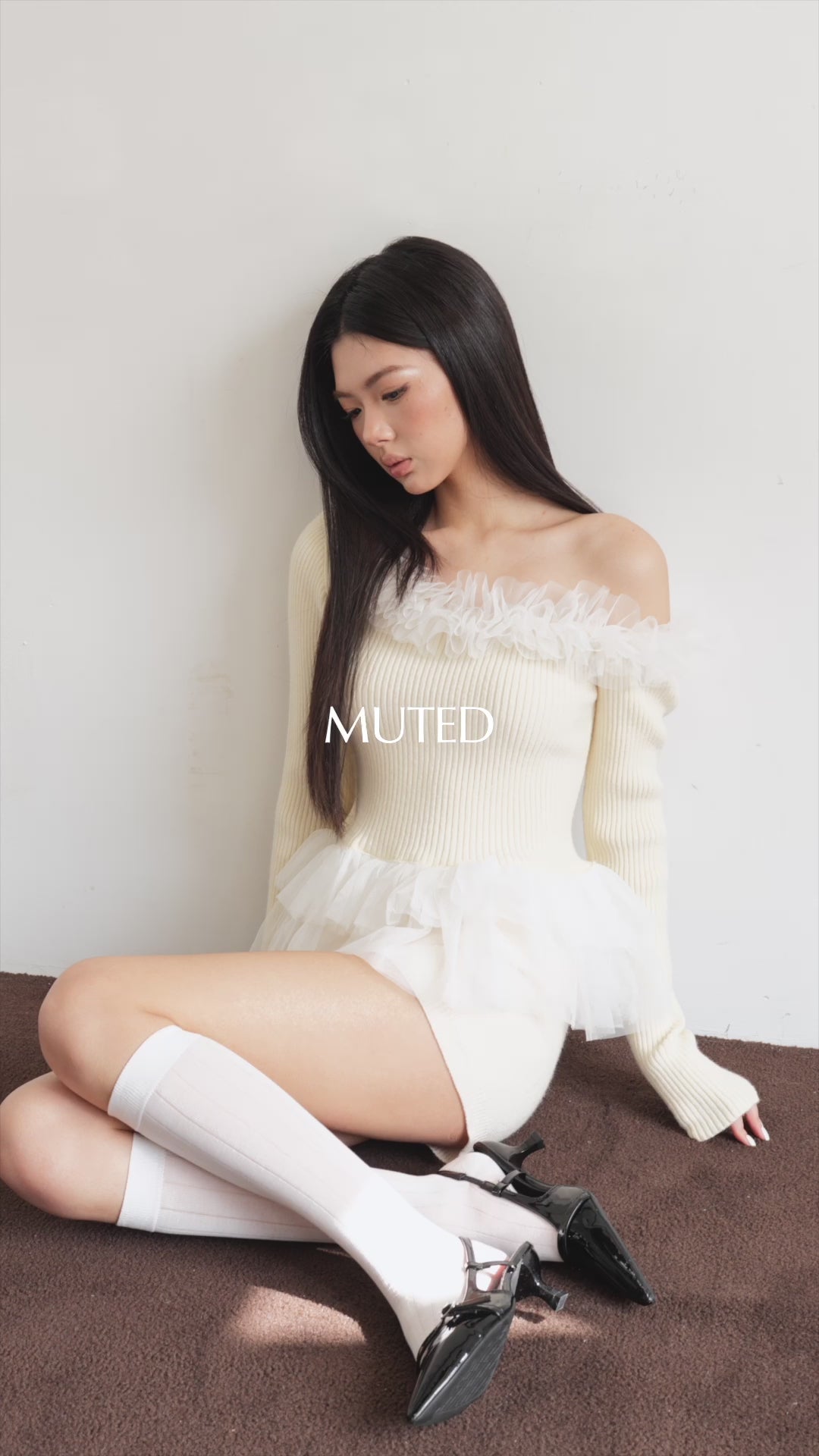 Charger la vidéo : [40%] Asymmetry Tulle Knit Top　
