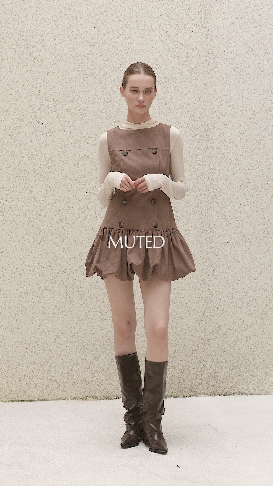 Charger la vidéo : Double Button Balloon Hem Dress